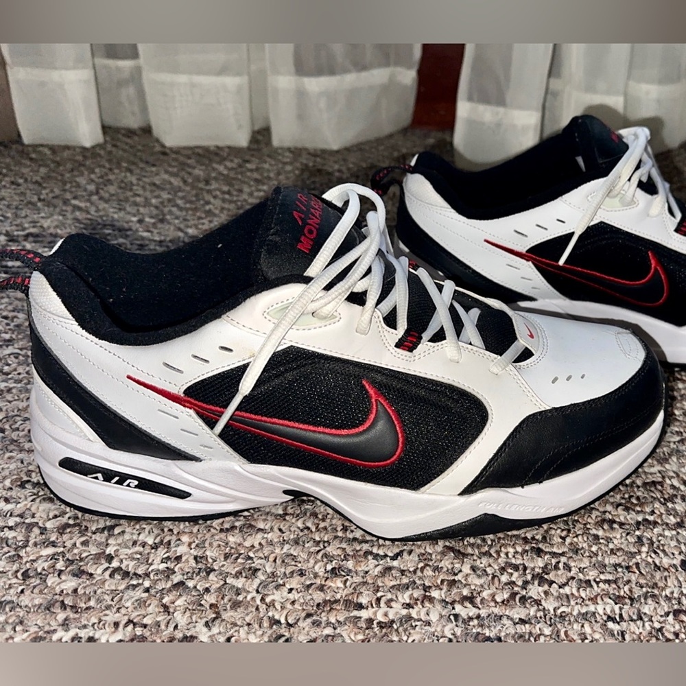 Nike Air Monarch Men’s Sneakers